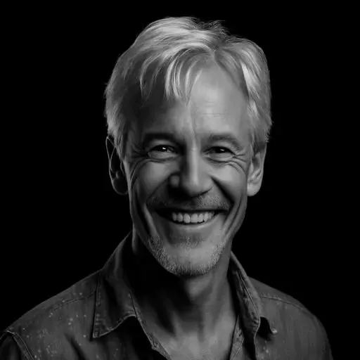 Retrato profesional del cantante Jam Pascal — artista independiente, compositor emocional y creador musical internacional.